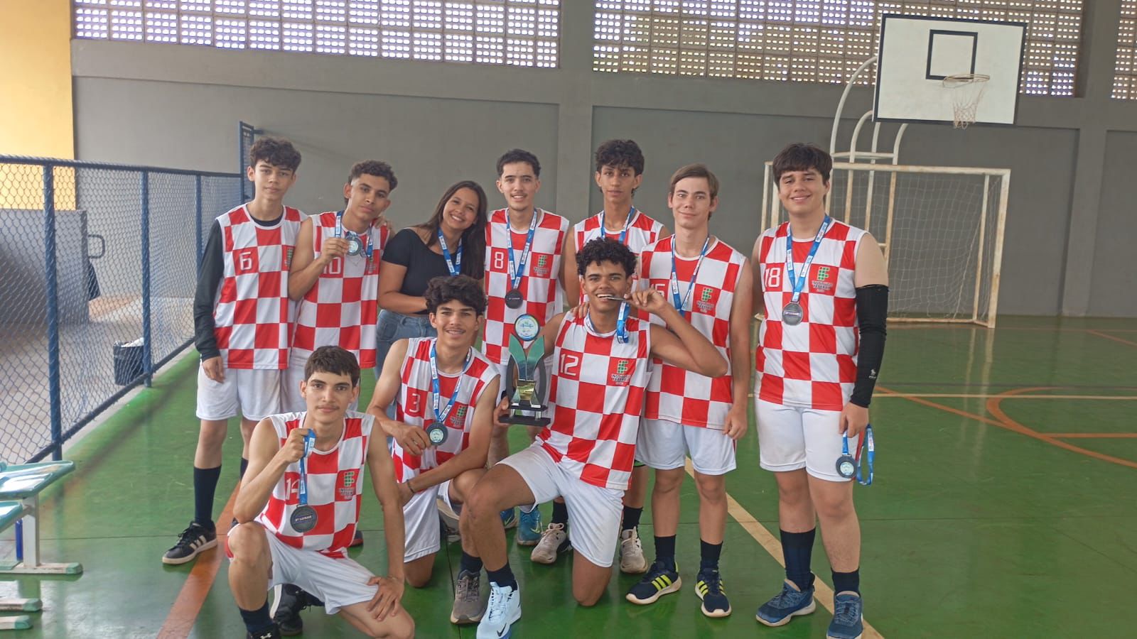 O time de vôlei ficou com a prata